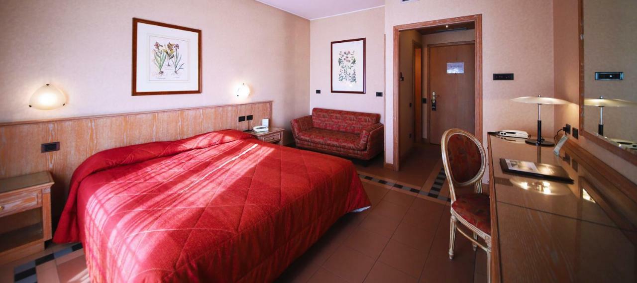 Monica Hotel Fiera Pregnana Milanese Esterno foto