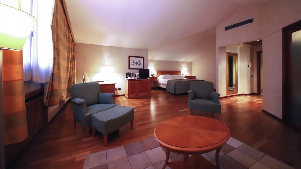 Monica Hotel Fiera Pregnana Milanese Esterno foto