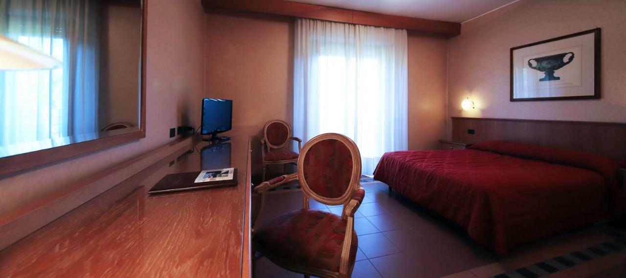 Monica Hotel Fiera Pregnana Milanese Esterno foto