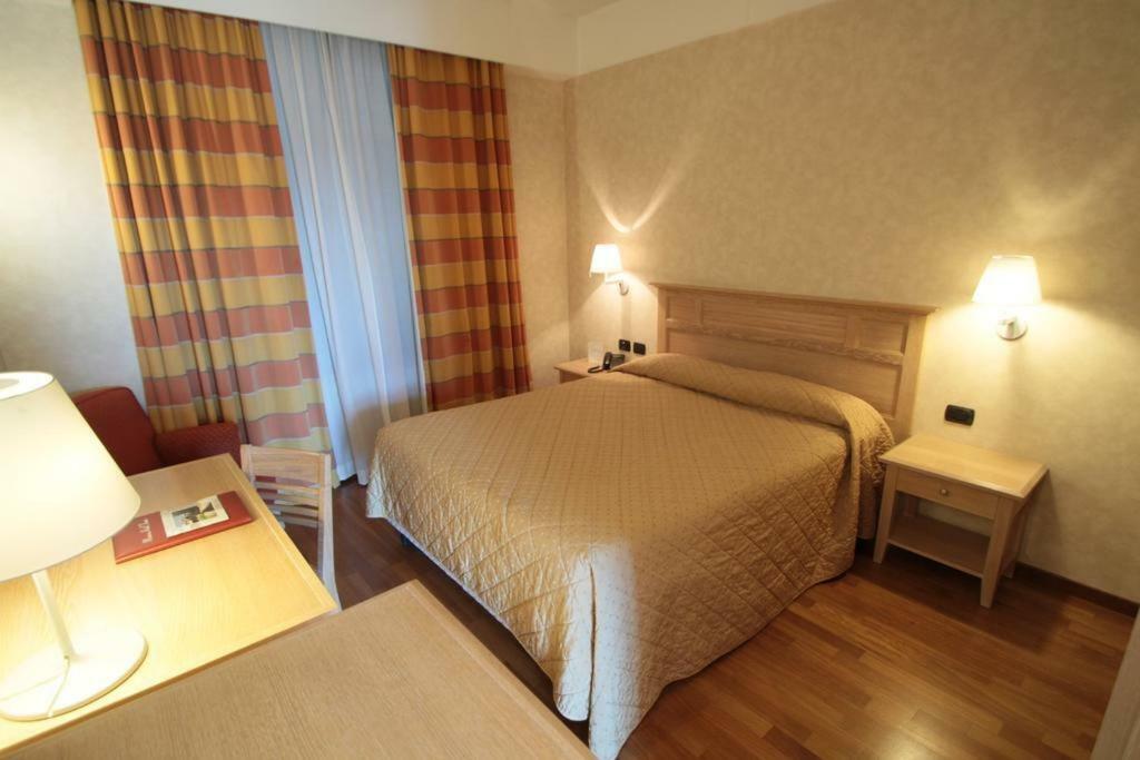 Monica Hotel Fiera Pregnana Milanese Esterno foto